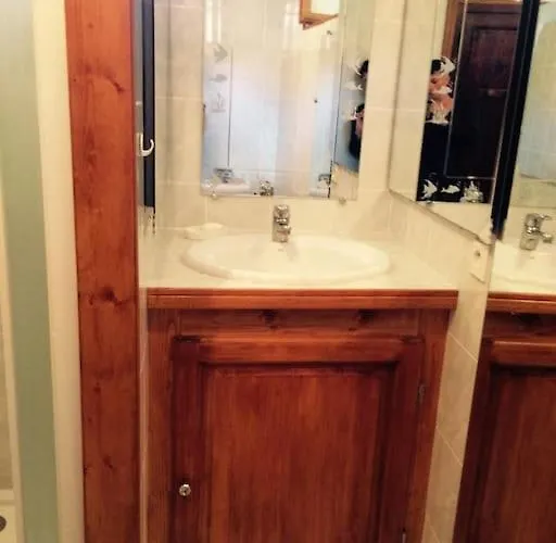 Lerable Pourpre De La Grotte Au Lion