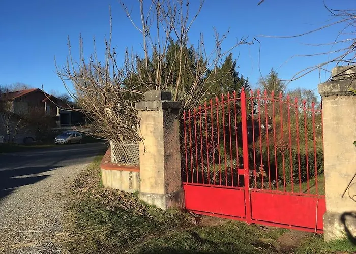 Lerable Pourpre De La Grotte Au Lion בית נופש