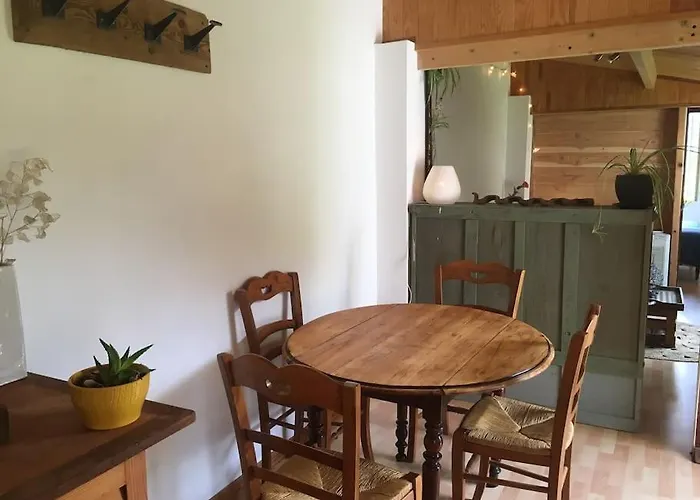 Lerable Pourpre De La Grotte Au Lion בית נופש