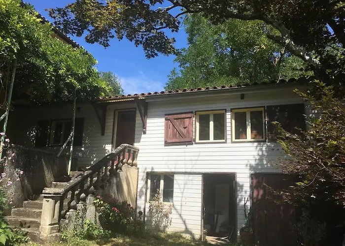 Lerable Pourpre De La Grotte Au Lion בית נופש *